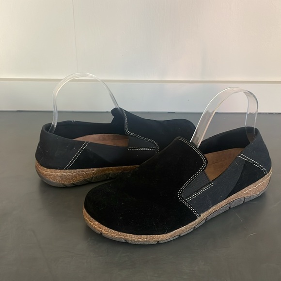 EARTH ORIGINS Women's Black ERICA Suede Slip On Shoes Size 9 - Picture 1 of 9